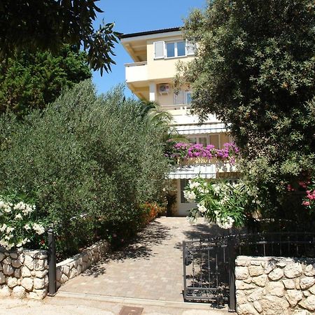 Apartments With A Parking Space Mandre, Pag - 18748 Kolan Exterior photo
