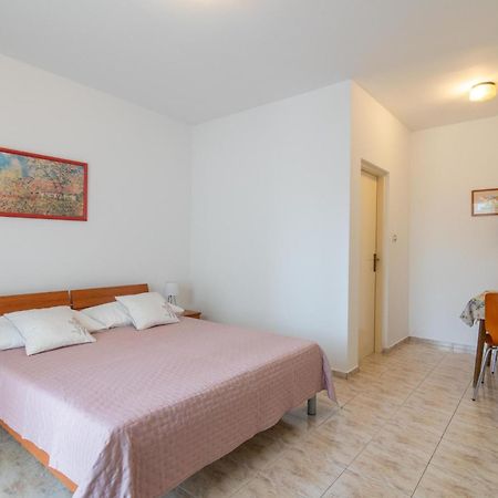 Apartments With A Parking Space Mandre, Pag - 18748 Kolan Exterior photo