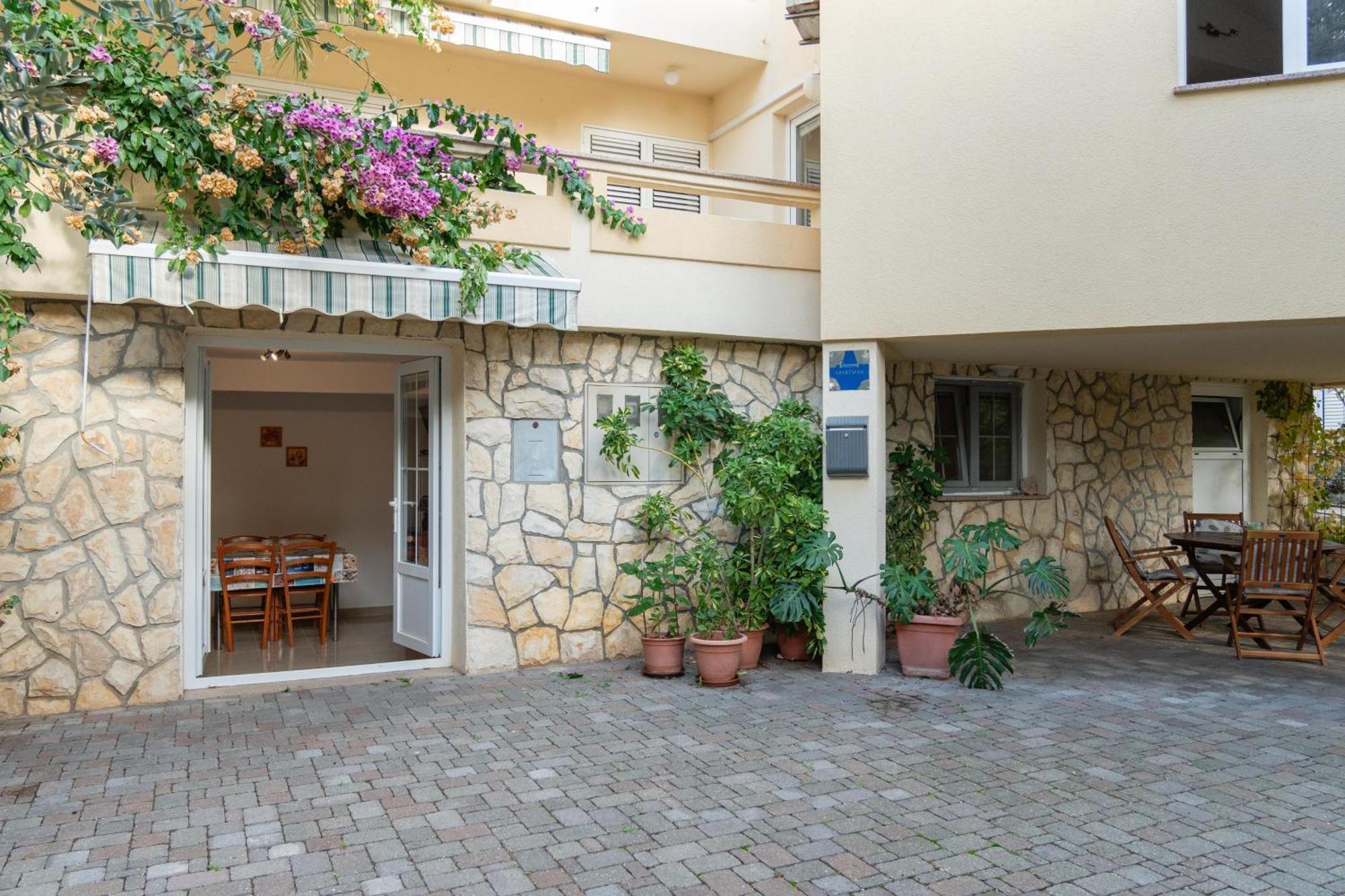 Apartments With A Parking Space Mandre, Pag - 18748 Kolan Exterior photo
