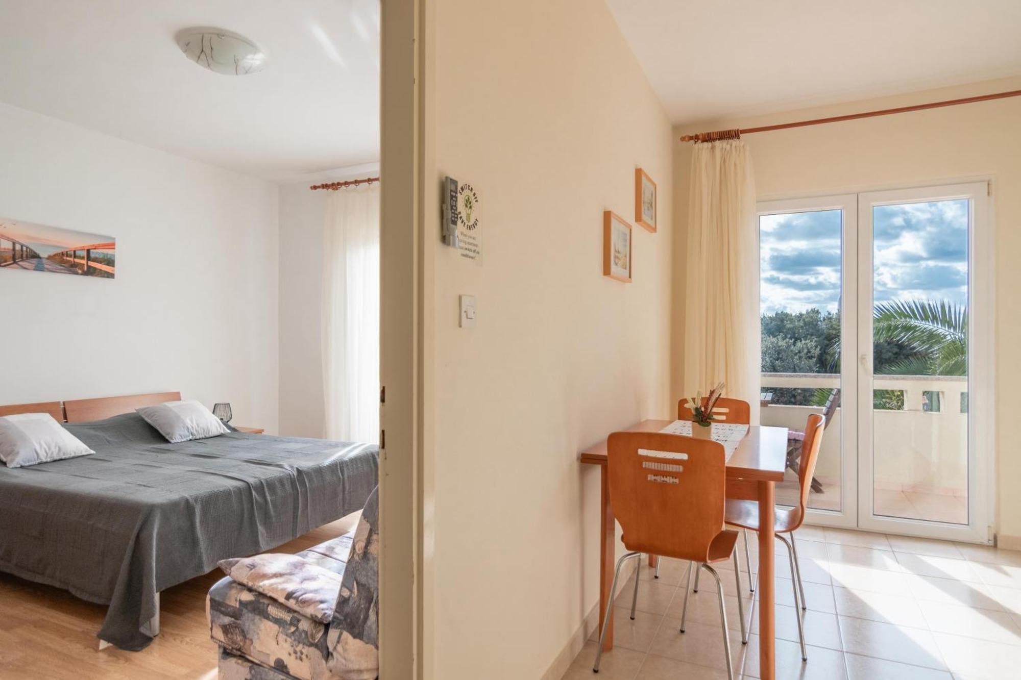 Apartments With A Parking Space Mandre, Pag - 18748 Kolan Room photo